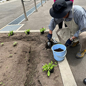 秋田県花いっぱい運動の会さんと一緒に