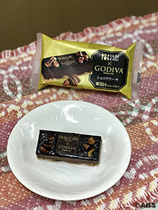 Uchi Cafe と GODIVA のショコラケーキ