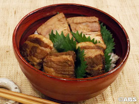 豚角煮まぶし丼