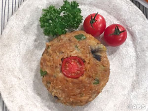 チキンラーメンと夏野菜のハンバーグ