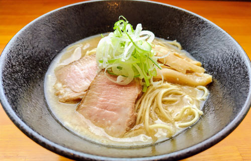 ラーメン三刀流 <br>5月29日オープン