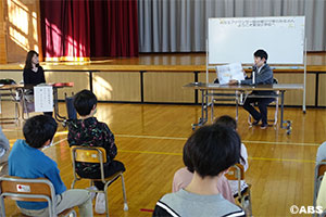 東湖小学校　読み聞かせ