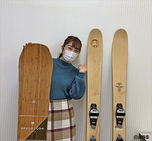 ハイレンタル用のスノーボードとスキー板