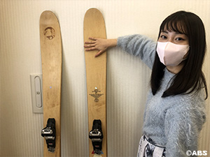 スキー板と太田の手