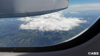 飛行機の上からの鳥海山