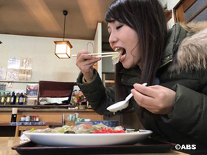 もりもり食べる酒井