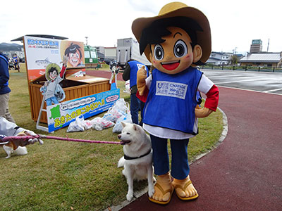 犬の散歩でごみ拾い