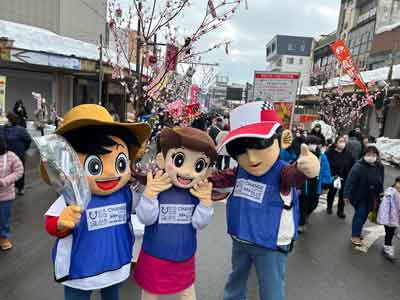 三平くん、魚紳くん、ゆりっぺが大館アメッコ市で海ごみゼロを呼び掛け