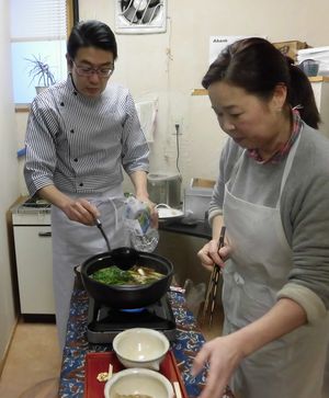 夫婦で取り組む きりたんぽスープ                    ☆「三種町　しらかみちゅうぼう」☆