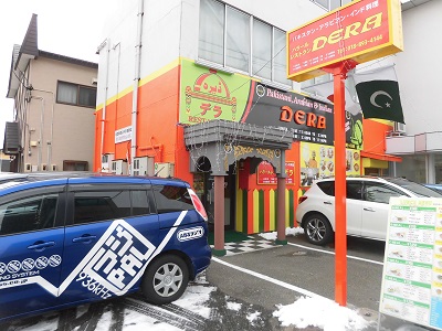 気になっていたあの派手なお店「DERA」