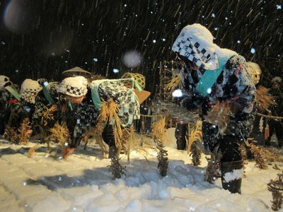 雪中田植え