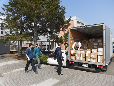 汗かきながら・・・運ぶ教科書