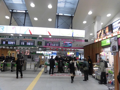 秋田駅　改札前でインタビュー！