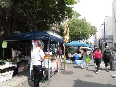 仲小路もにぎわっていますよー！