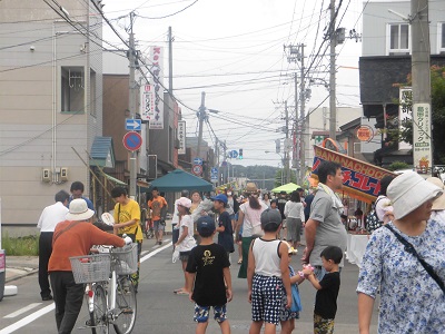 秋田市旭南　馬口労町通り「草市」