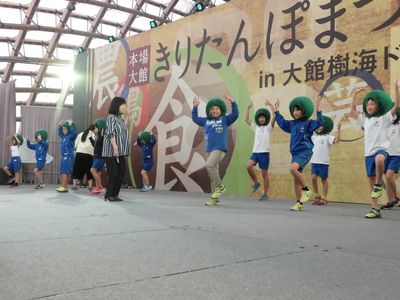 東館小学校「とんぶりダンス」＆「とんぶり販売」