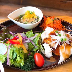 「ひとつぶ」の一汁三菜プレートランチ