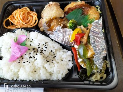 出来立て手作り弁当「カフェ　はっぴぃドア」