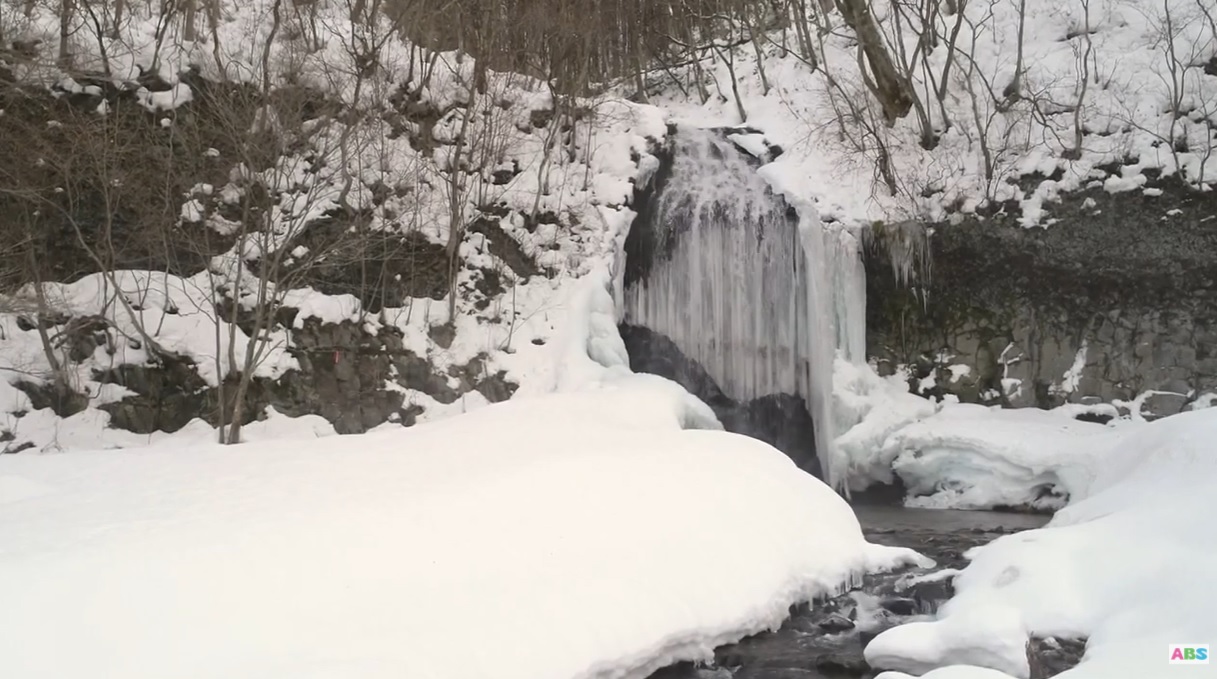 秋田県鹿角市　湯の又の滝